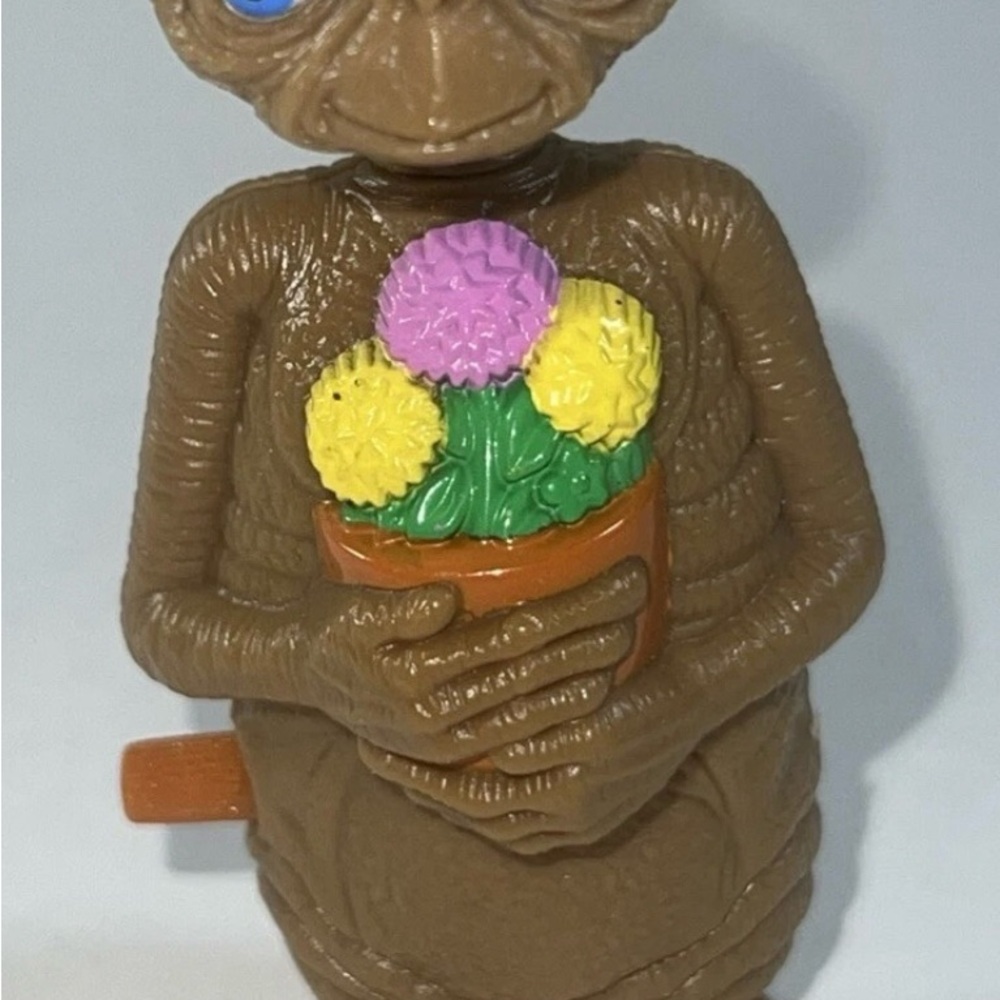 Vintage Universal Studios 3.5"
E.T. Holding Flower Pot Wind-Up Toy Loose Figure